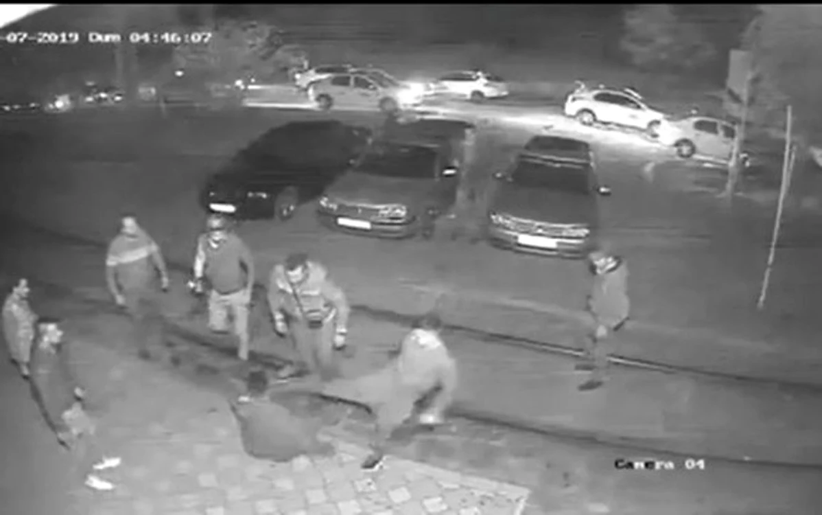 
    Anchetatorii au schimbat încadrarea dosarului penal deschis pe numele celor patru taximetriști din GalațiFoto: captură video  