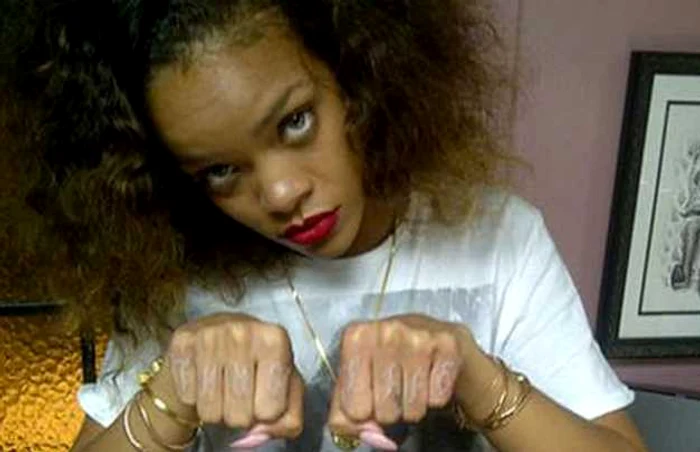 rihanna tatuaj twitter