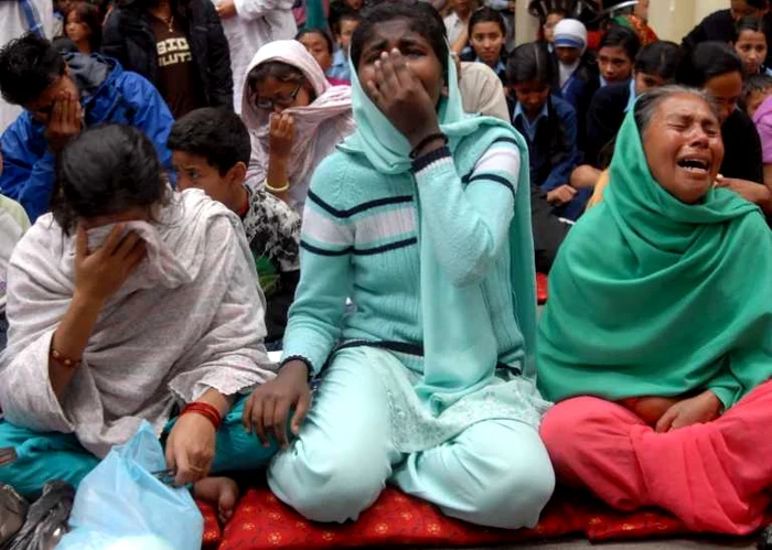 
    Printre victime s-ar afla 17 femei şi patru copii.  