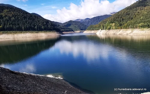 Lacul Gura Apelor din Retezat  Foto Daniel Guță (111) jpg