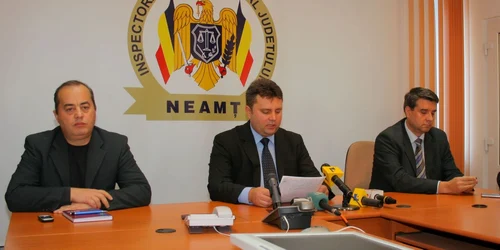 Ioan Andrieş (stânga) şi Stelică Bezim (dreapta), adjuncţii IPJ Neamţ