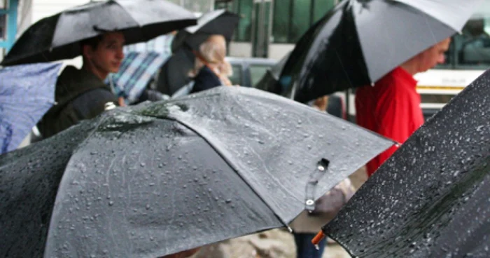 Moldovenii nu trebuie sa iasa din casa fara umbrelă în weekend