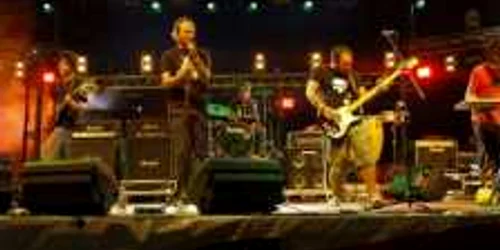 Les Elephants Bizarres cântă în deschiderea concertului Roxette