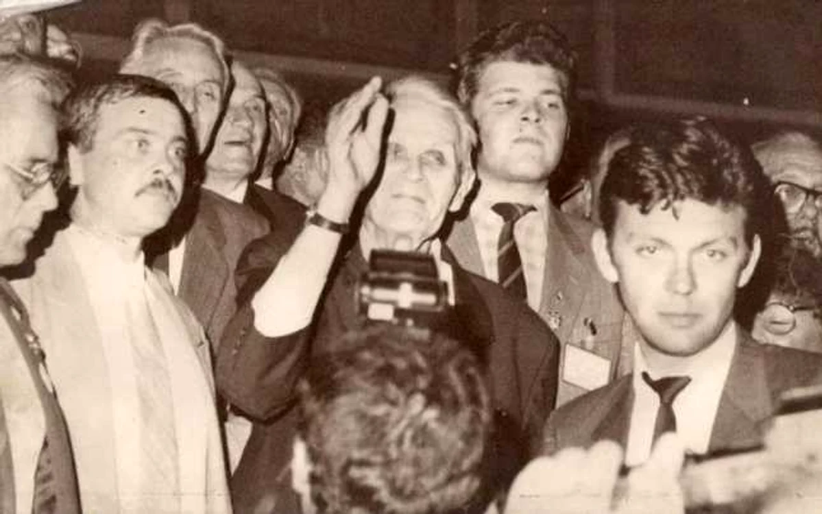 Corneliu Coposu (centru) FOTO Arhiva personală Ionuţ Gherasim/dilemaveche.ro