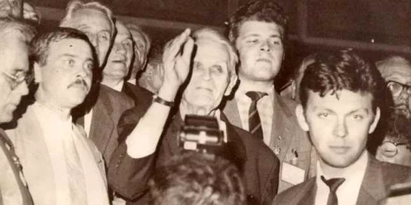 Corneliu Coposu (centru) FOTO Arhiva personală Ionuţ Gherasim/dilemaveche.ro