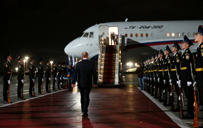 Vladmir Putin i-a așteptat cu garda de onoare pe prizonierii ruși FOTO EPA-EFE