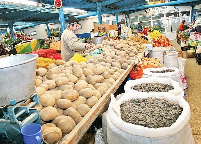 
    Cartofii şi fructele  proaspete sunt mai scumpe  