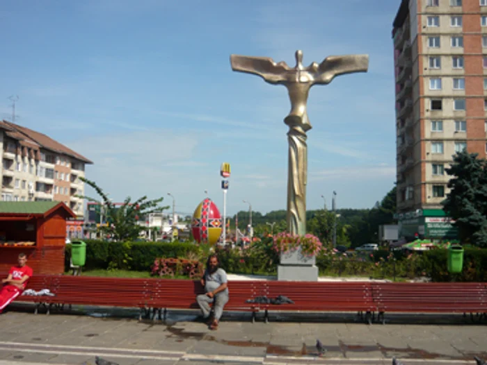 Suceava:„Femeia-liliac“ şi „Oul lui Flutur“ vor dispărea din centru