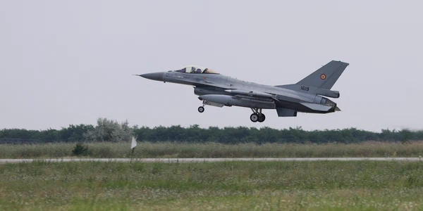 Exercițiu demonstrativ de executare a unei misiuni de Poliție Aeriană cu aeronave F-16 Fighting Falcon ale Forțelor Aeriene Române, la baza Aeriană 86 Borcea, județul Ialomița. FOTO Inquam Photos / Octav Ganea