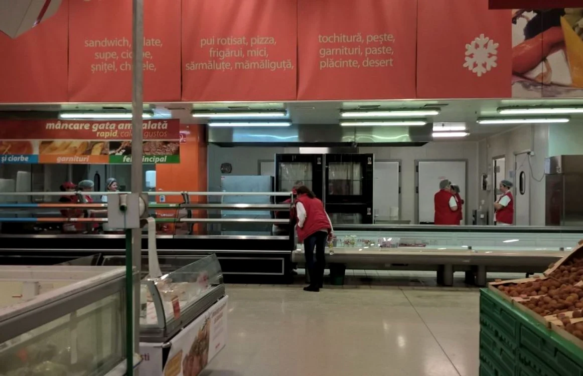 Auchan Maritimo Constanţa - Gastronomia închisă de OPC Foto Sînziana Ionescu