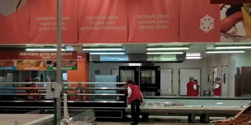 Auchan Maritimo Constanţa - Gastronomia închisă de OPC Foto Sînziana Ionescu