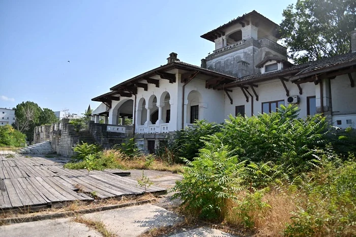 Vila Reginei Maria, în paragină / foto: ziarulamprenta.ro 