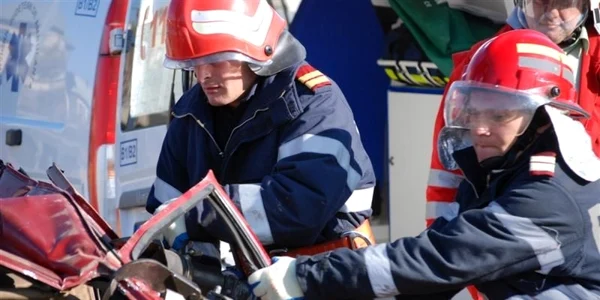 Descarcerare la un accident rutier - imagine generică Foto Adevărul
