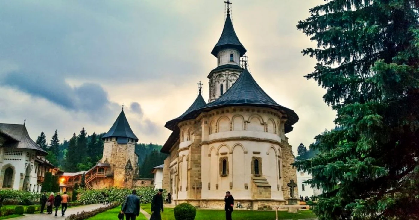31 de călugări de la mănăstirea Putna au fost depistați pozitiv cu noul virus  jpeg