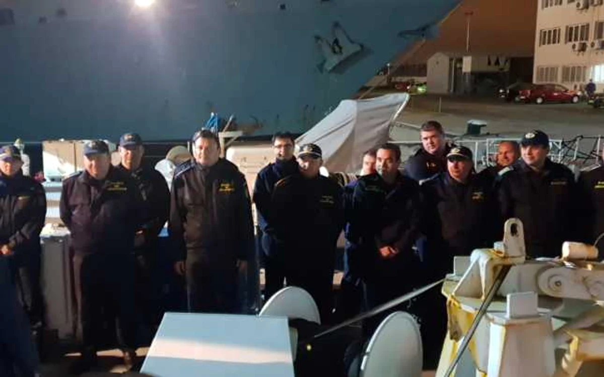 Echipajul navei MAI 1102                                                                     FOTO Garda de Coastă