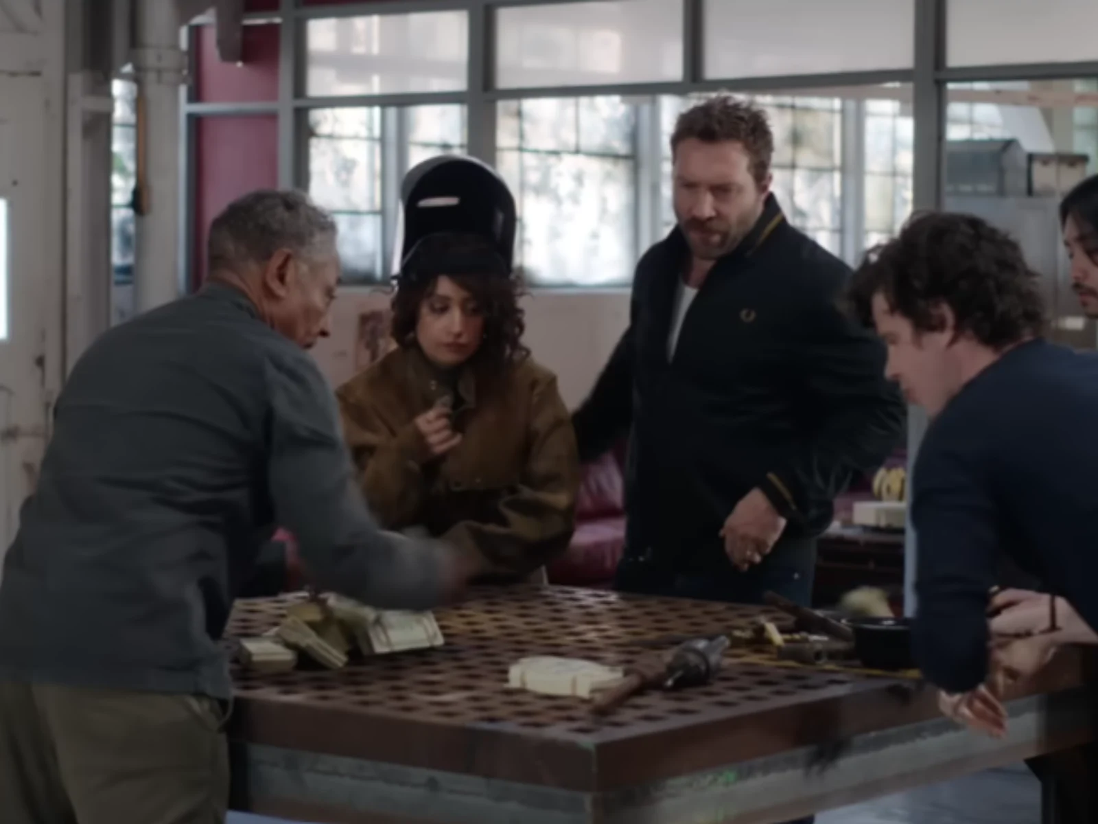 Serialul Netflix care pot fi văzute în orice ordine a celor 8 episoade. Producția, o poveste „oarecum reală”
