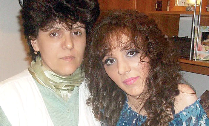 Mama ei o susţine în tot ce face