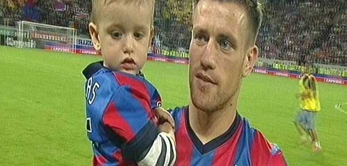 Pintilii, alături de fiul său la petrecerea organizată de stelişti pentru câştigarea titlului FOTO DigiSport