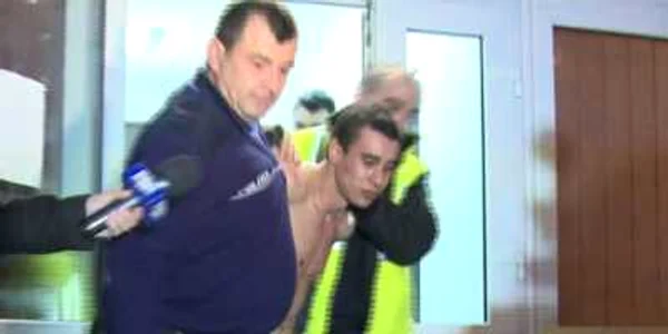 Tânărul oriental a făcut scandal şi când a fost arestat