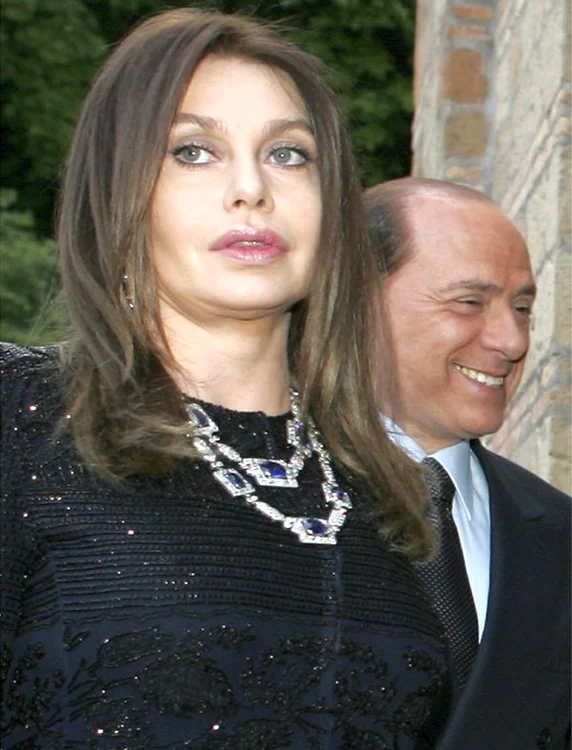 Silvio Berlusconi si Veronica Lario au fost casatoriti timp de 22 de ani (Foto: Reuters)