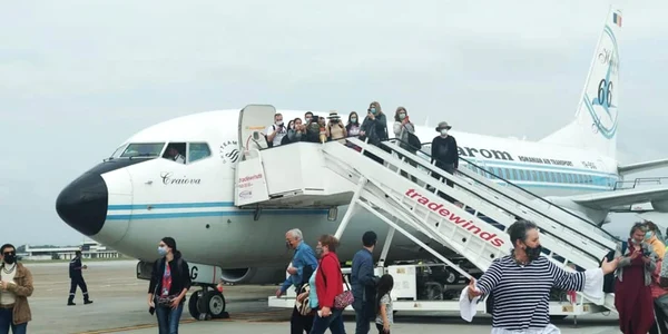 foto facebook tarom