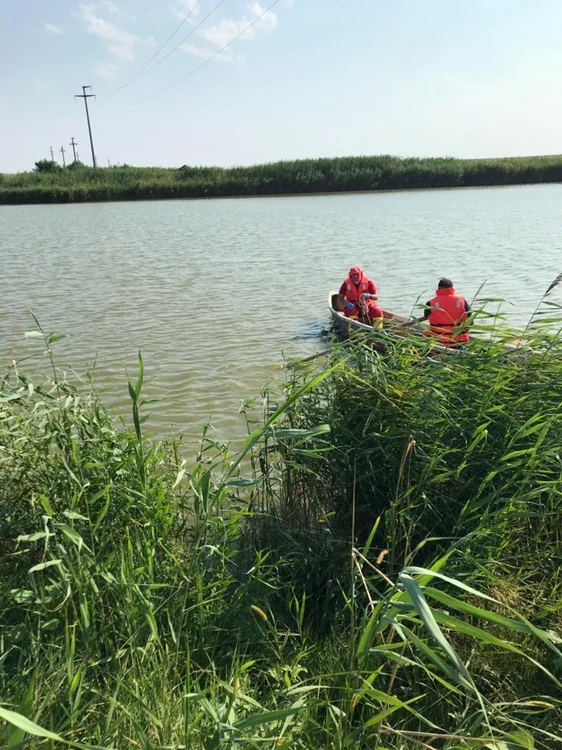 Cadavrul a fost recuperat de pompieri din locaul iezer FOTO ISU Ialomiţa