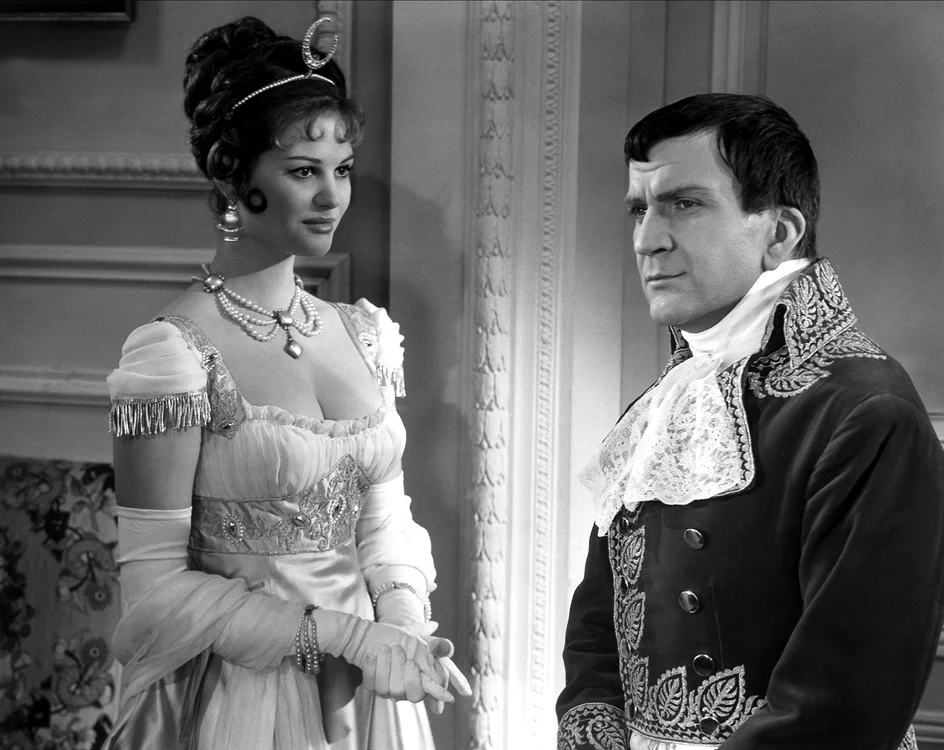 Claudia Cardinale interpretând o pe Pauline Bonaparte, Profimedia (2) jpg