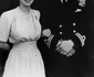 Regina Elisabeta și Prințul Philip la logodna lor. FOTO: Profimedia
