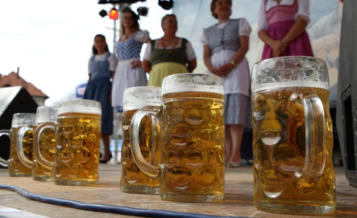 De la festival nu lipseşte berea