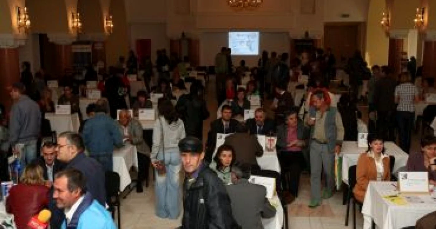 Braşov: Peste 1.000 de braşoveni au stat la coadă la Bursa Locurilor de Muncă
