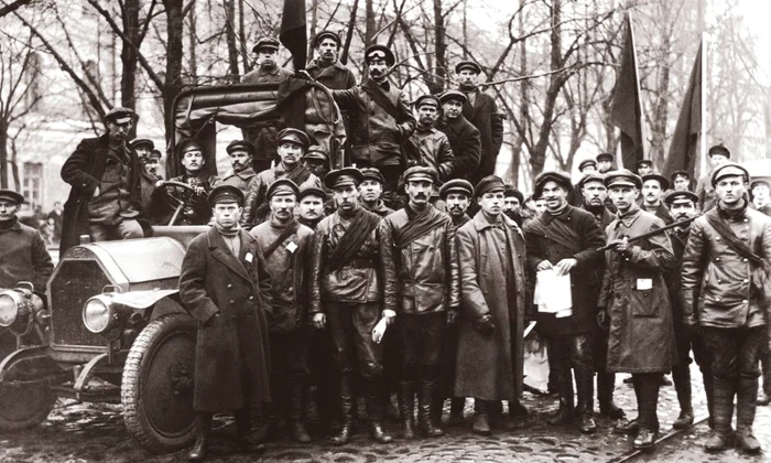 Călători prin lumea rusă în vremea revoluției lui Lenin jpeg