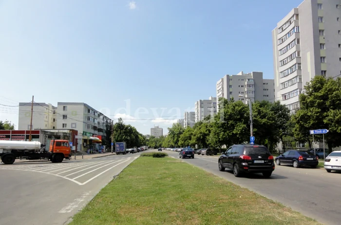 Imagine cu str. Cornişei din Slatina, una din puţinele artere din oraş cu patru benzi iniţial (FOTO: M.Manea)