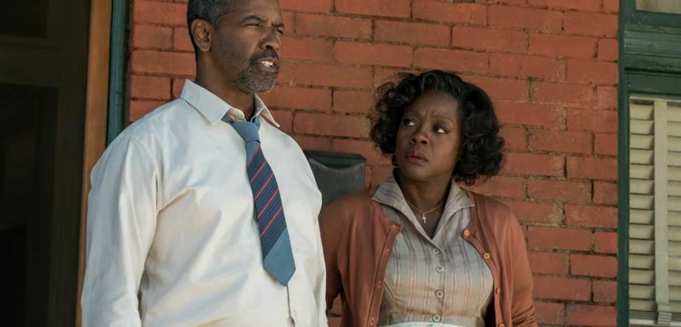 Denzel Washington şi Viola Davis, parteneri în drama „Fences“, sunt consideraţi favoriţi la categoriile de interpretare FOTO Cinemagia