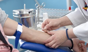 analize medicale recoltare sange injectie seringa spital doctor pacient shutterstock 22283923 jpeg