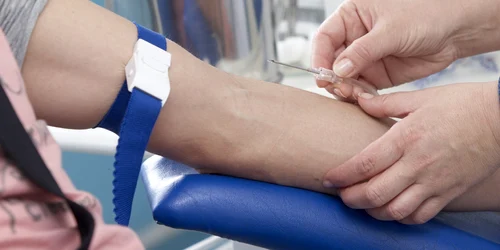 analize medicale recoltare sange injectie seringa spital doctor pacient shutterstock 22283923 jpeg