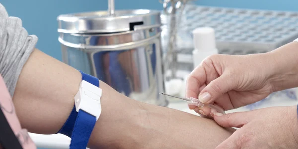 analize medicale recoltare sange injectie seringa spital doctor pacient shutterstock 22283923 jpeg