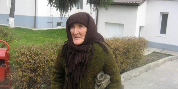 Bătrâna care i-a cerut bani ministrului