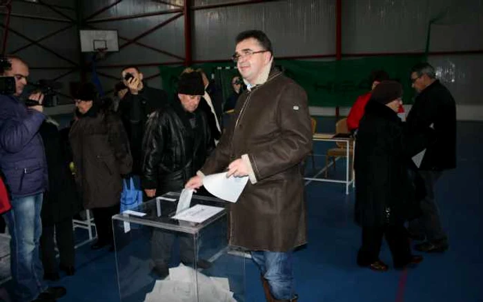Marian Oprişan a votat la Colegiul Economic "Mihail Kogălniceanu" Foto: Ştefan Borcea