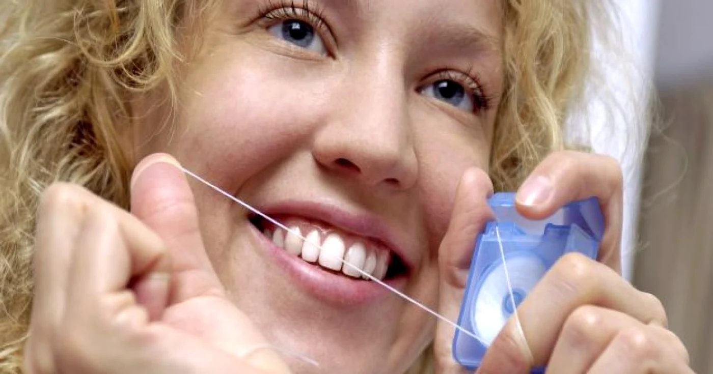 Aţa dentară elimină peste 500 de bacterii