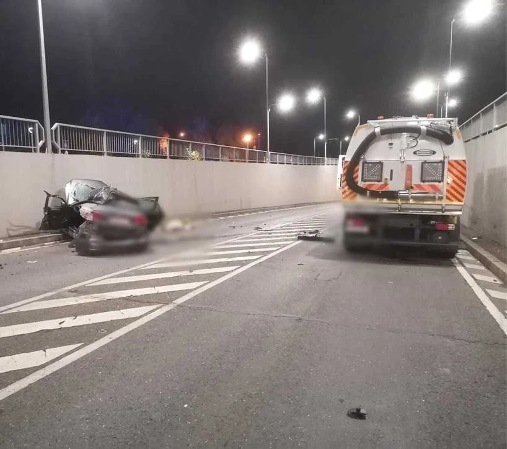 Accident mortal într-un pasaj din Timișoara. Șoferul de 21 de ani a murit, pasagerul este rănit