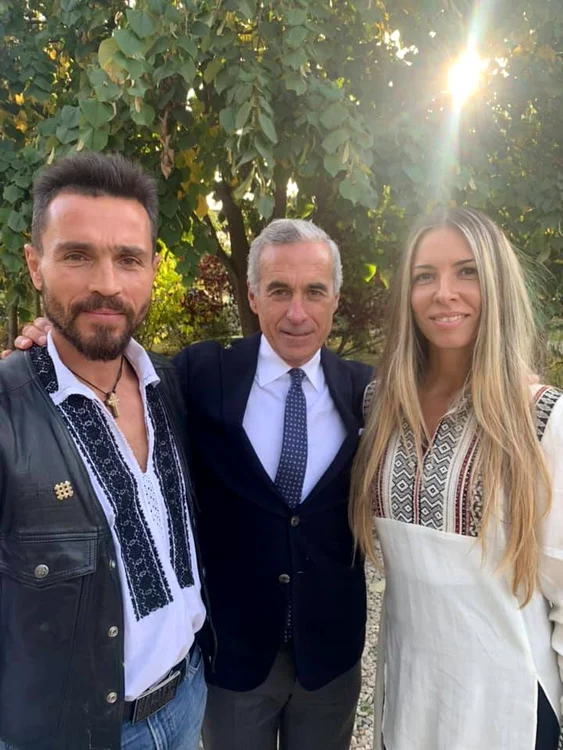 Eugen Sechila, Călin Georgescu, Elena Puiu. Foto: Facebook/Asociației Gogu Puiu și Haiducii Dobroge