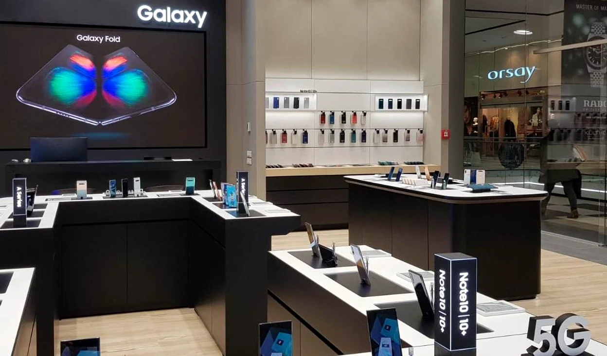 Utilizatorii din toată lumea cumpără telefoane 5G deși rețelele în noul spectru nu s-au extins