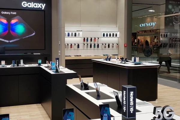 Utilizatorii din toată lumea cumpără telefoane 5G deși rețelele în noul spectru nu s-au extins