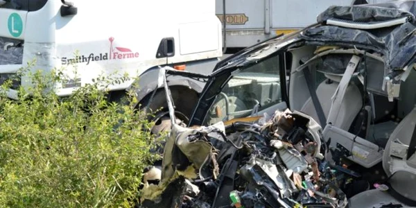 În urma accidentului doi bărbaţi au murit pe loc