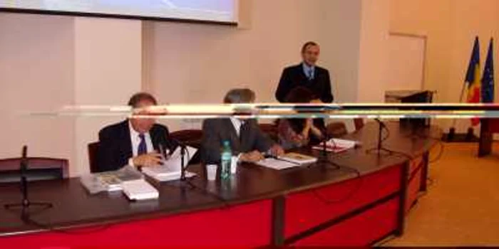 Ciclul de conferinţe a început la ora 10.00