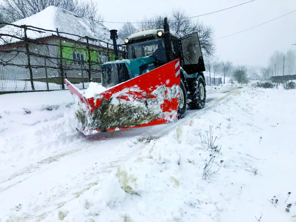Utilaj cumpărat de primăria unei comune din Botoşani FOTO Cosmin Zamfirache