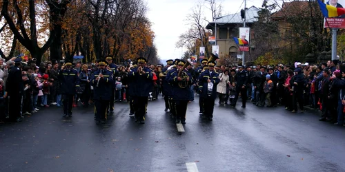 După parada militară severinenii sunt invitaţi la un spectacol muzical