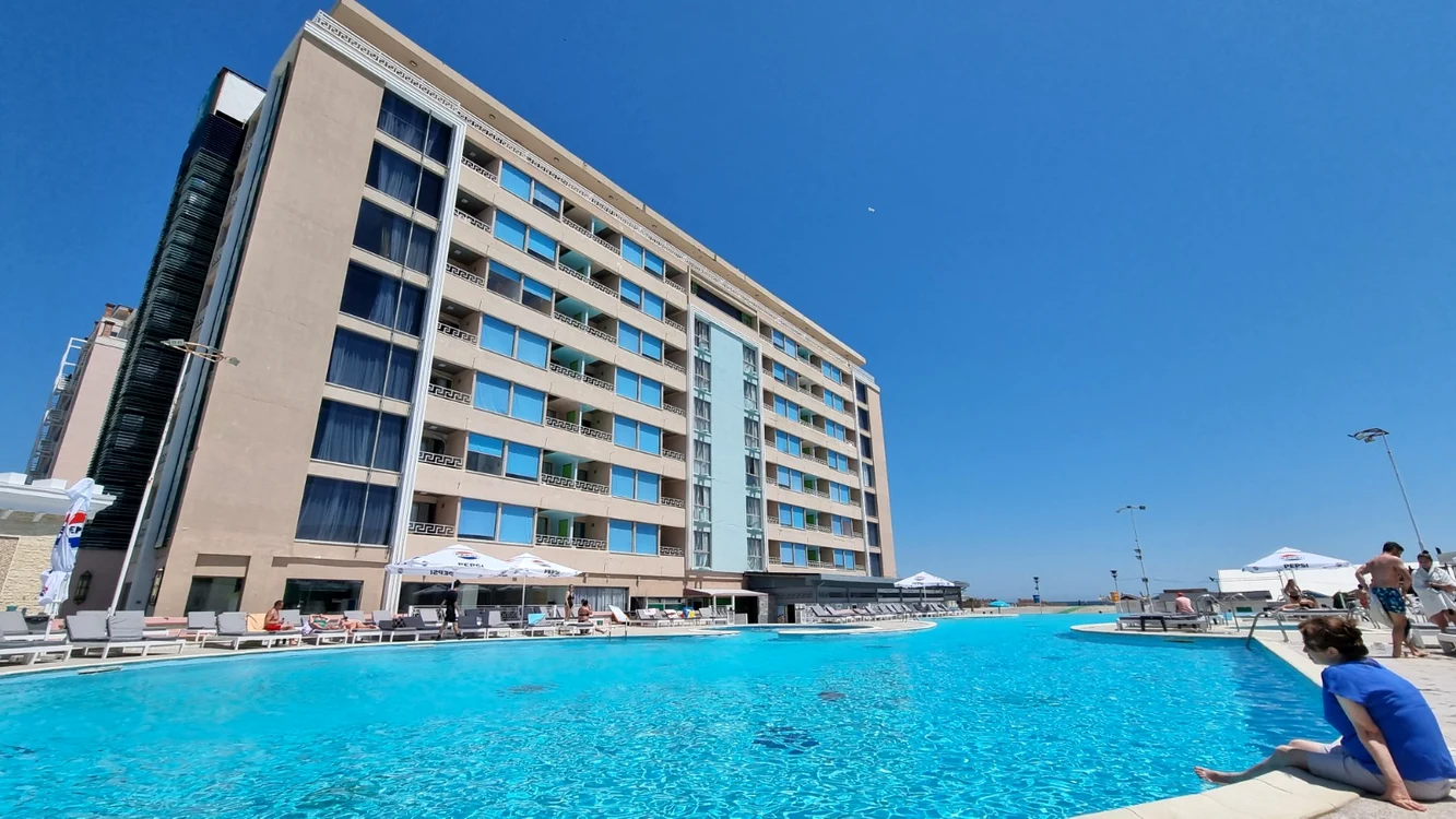 Piscina hotel Mamaia