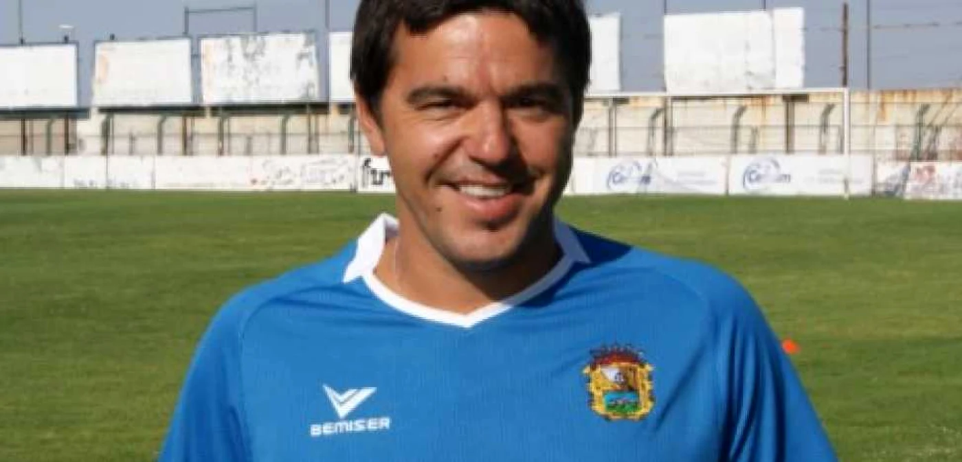 Contra în echipamentul echipei CF Fuenlabrada
