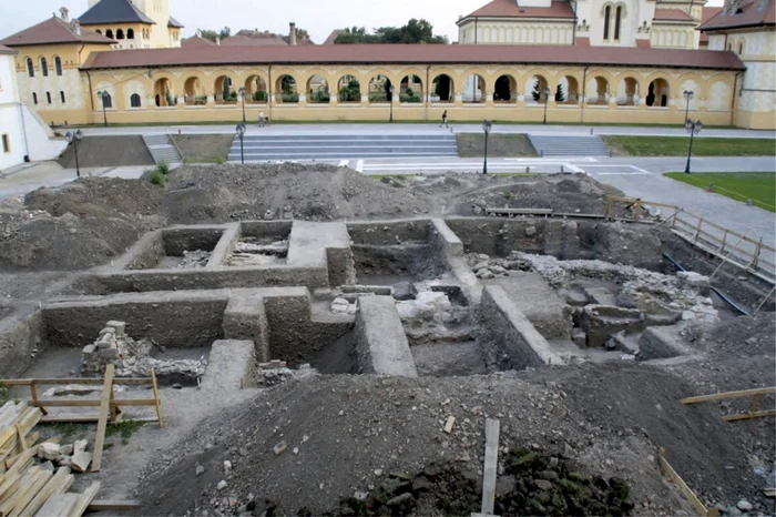 Detaliu cu săpăturile din 2011 (foto: albaiuliaqr.ro)